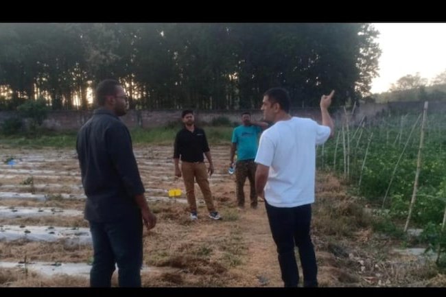 2000 கோழிகள் வேண்டாம்.. ஆர்டரை கேன்சல் செய்த தோனி.. பரபர தகவல்!