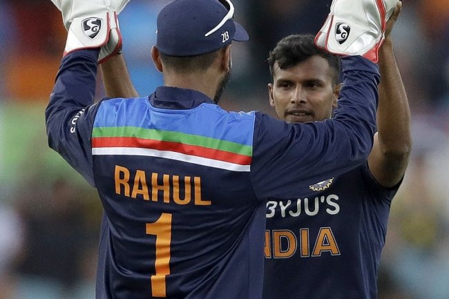 எந்த இந்திய வீரரும் இதுவரை செய்தது இல்லை.. முதல் தொடரிலேயே நடராஜன் பெரும் சாதனை