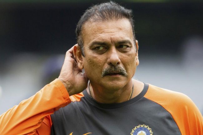 ரணகளத்திலும் ஒரு கிளுகிளுப்பு.. பிட்ச் சர்ச்சைக்கு இடையே ரவி சாஸ்திரி சுவாரஸ்ய ட்வீட்