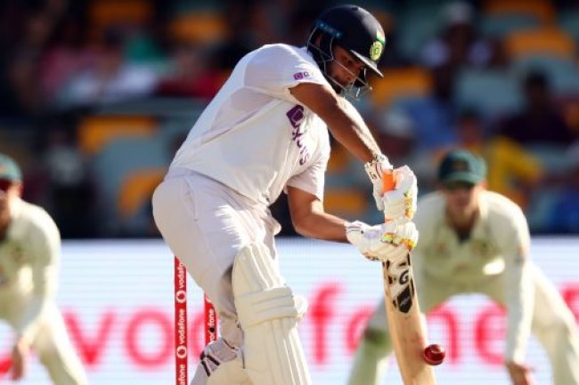 அடேங்கப்பா! ஜாம்பவான்களின் சாயம் பண்ட்-டிடம் உள்ளது.. புகழ்ந்து தள்ளும் தினேஷ் 