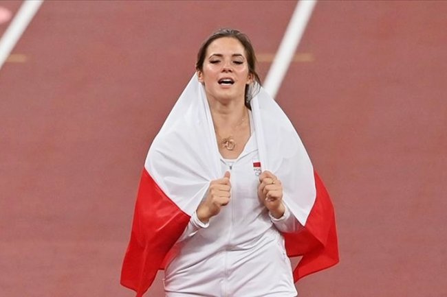 குழந்தையின் இதய அறுவைச் சிகிச்சைக்காக ஒலிம்பிக் பதக்கத்தை ஏலம் விட்ட போலந்து வீராங்கனை