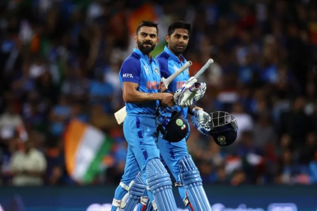 கிறிஸ் கெய்லின் சாதனையை முறியடித்து புதிய வரலாறு படைத்த விராட் கோலி